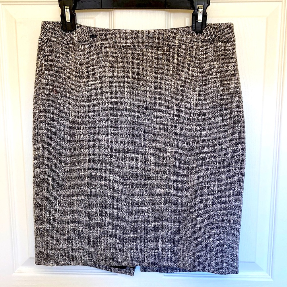 Ann Taylor poly black/white 2 buttons on front waistband back zip kick pleat